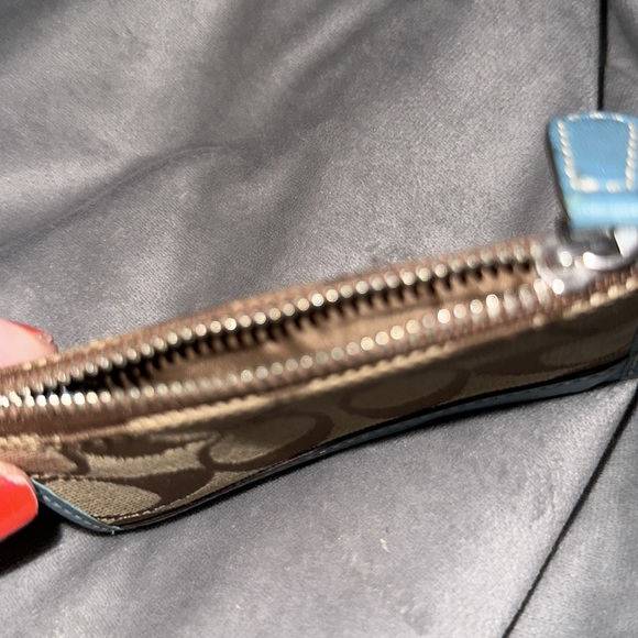 Coach signature brown with teal leather blue so cute 🥰 has keychain - Picture 11 of 11